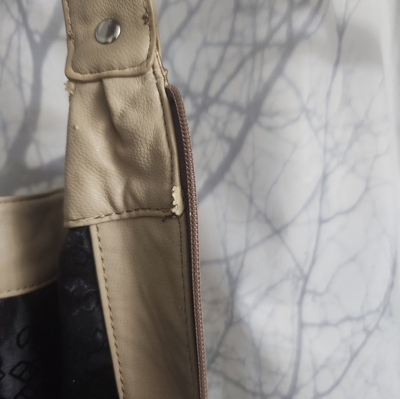 BCBG Generation Gold Textured Vegan Leather Women's Bag Hobo Y2K - Picture 13 of 16